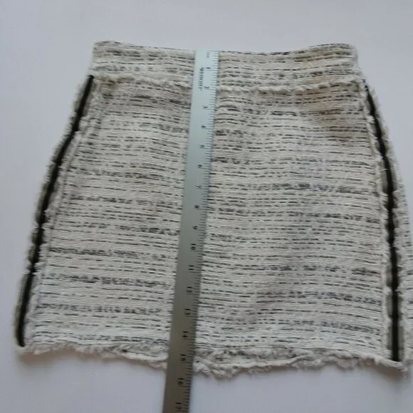 ZARA Basic Women's Tweed Mini Skirt Frayed With Stripe Detail Ecru Textured S - Picture 11 of 12